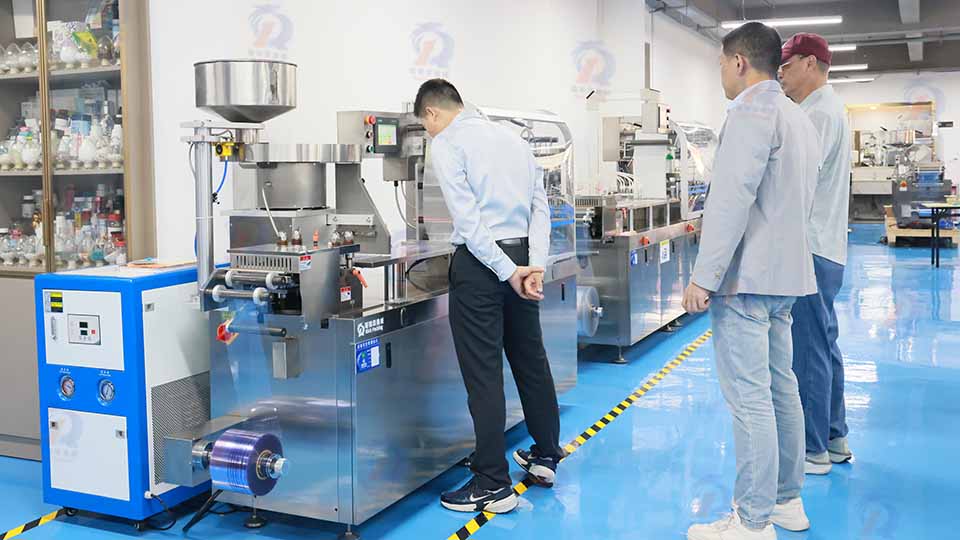 客戶(hù)來(lái)訪 DPP-180Pro多功能泡罩包裝機(jī)